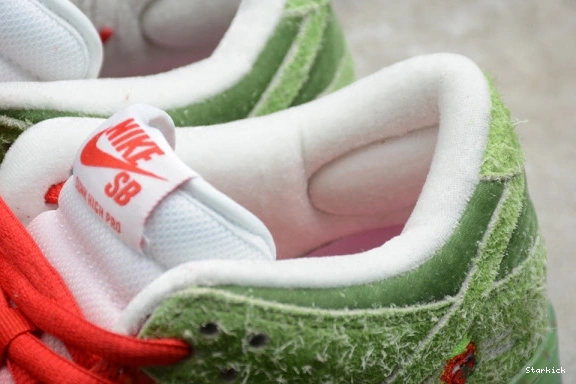 low"strawberry SB CW7093-601 cough" Dunk Nike 0108